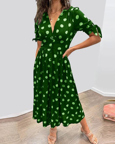 Vestido de lunares con escote en V profundo