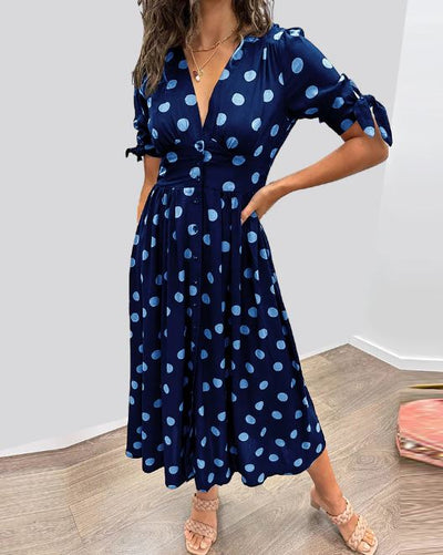 Vestido de lunares con escote en V profundo