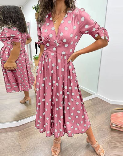 Vestido de lunares con escote en V profundo