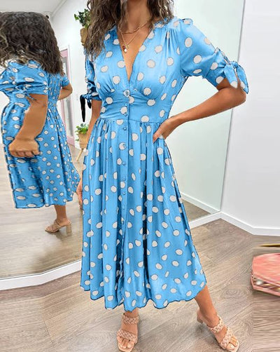 Vestido de lunares con escote en V profundo