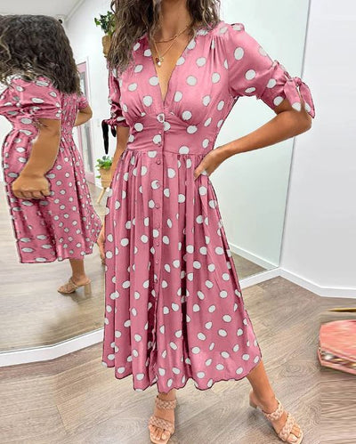 Vestido de lunares con escote en V profundo