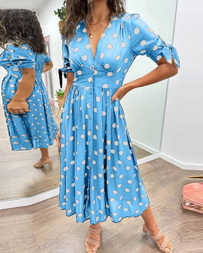 Vestido de lunares con escote en V profundo