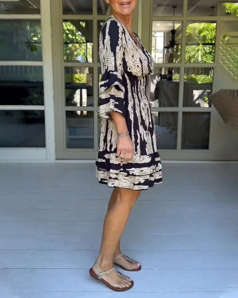 Vestido con escote en V y mangas tres cuartos