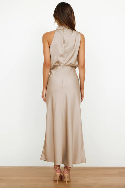 Vestido Coralia – Satén Largo con Cuello Halter