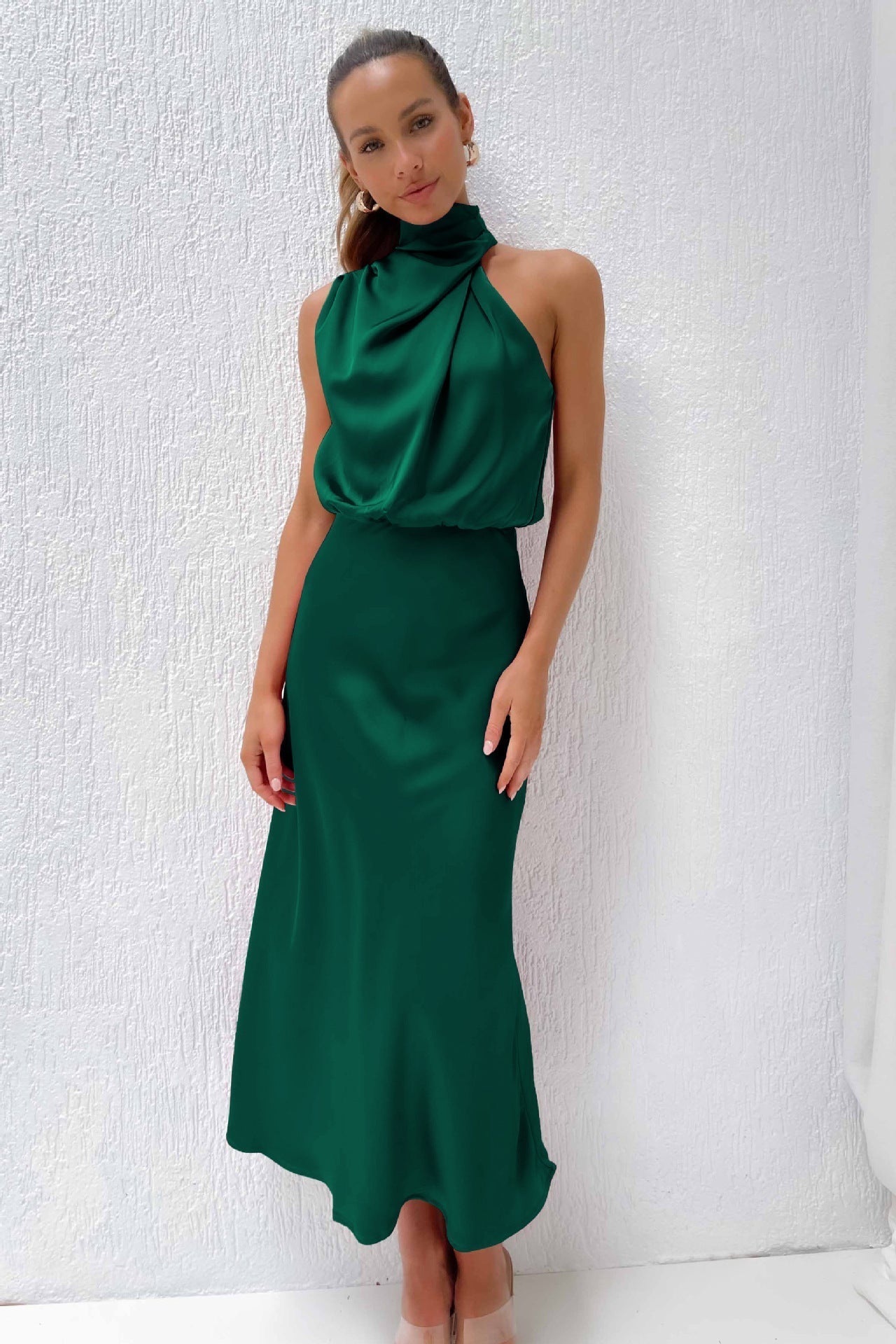 Vestido Coralia – Satén Largo con Cuello Halter