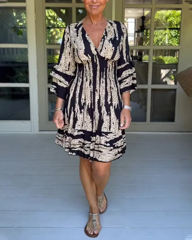 Vestido con escote en V y mangas tres cuartos