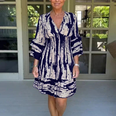 Vestido con escote en V y mangas tres cuartos