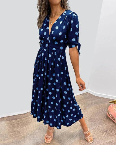 Vestido de lunares con escote en V profundo
