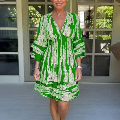 Vestido con escote en V y mangas tres cuartos