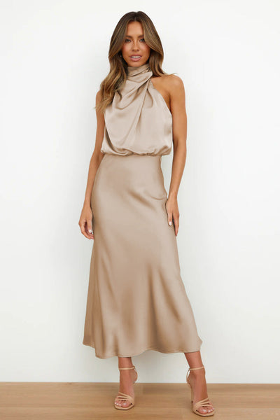 Vestido Coralia – Satén Largo con Cuello Halter