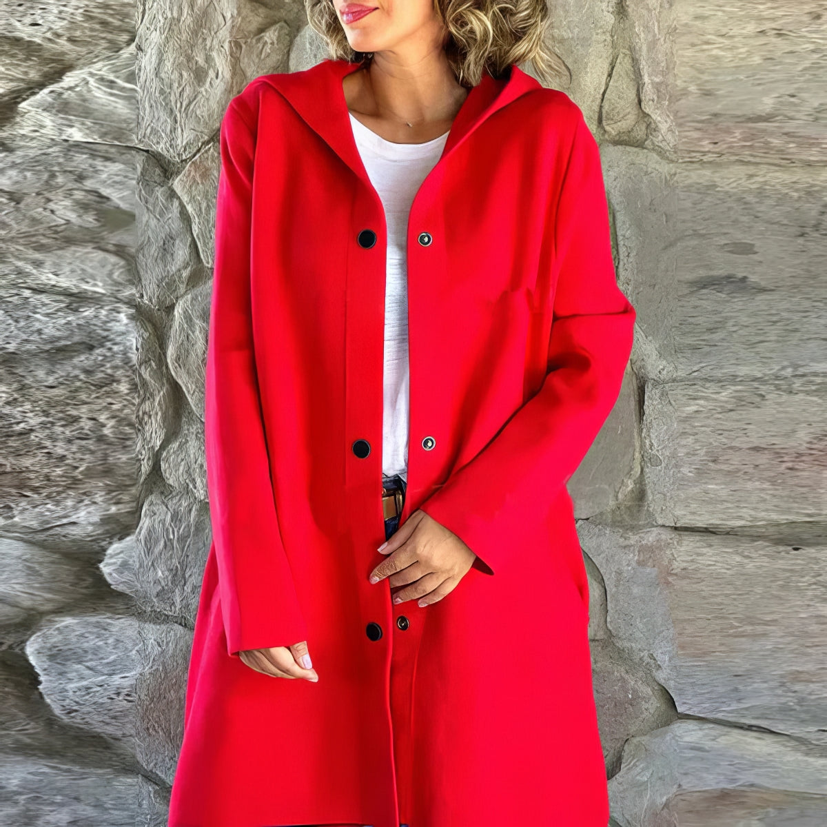 Chaqueta de mujer con fila sencilla de botones y capucha