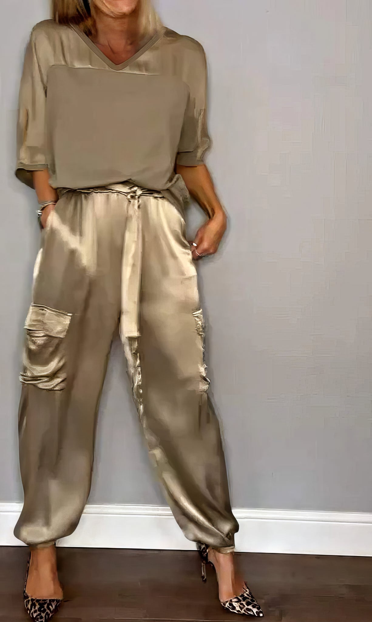 Conjunto de Satén Elegante de Dos Piezas con Blusa y Pantalón