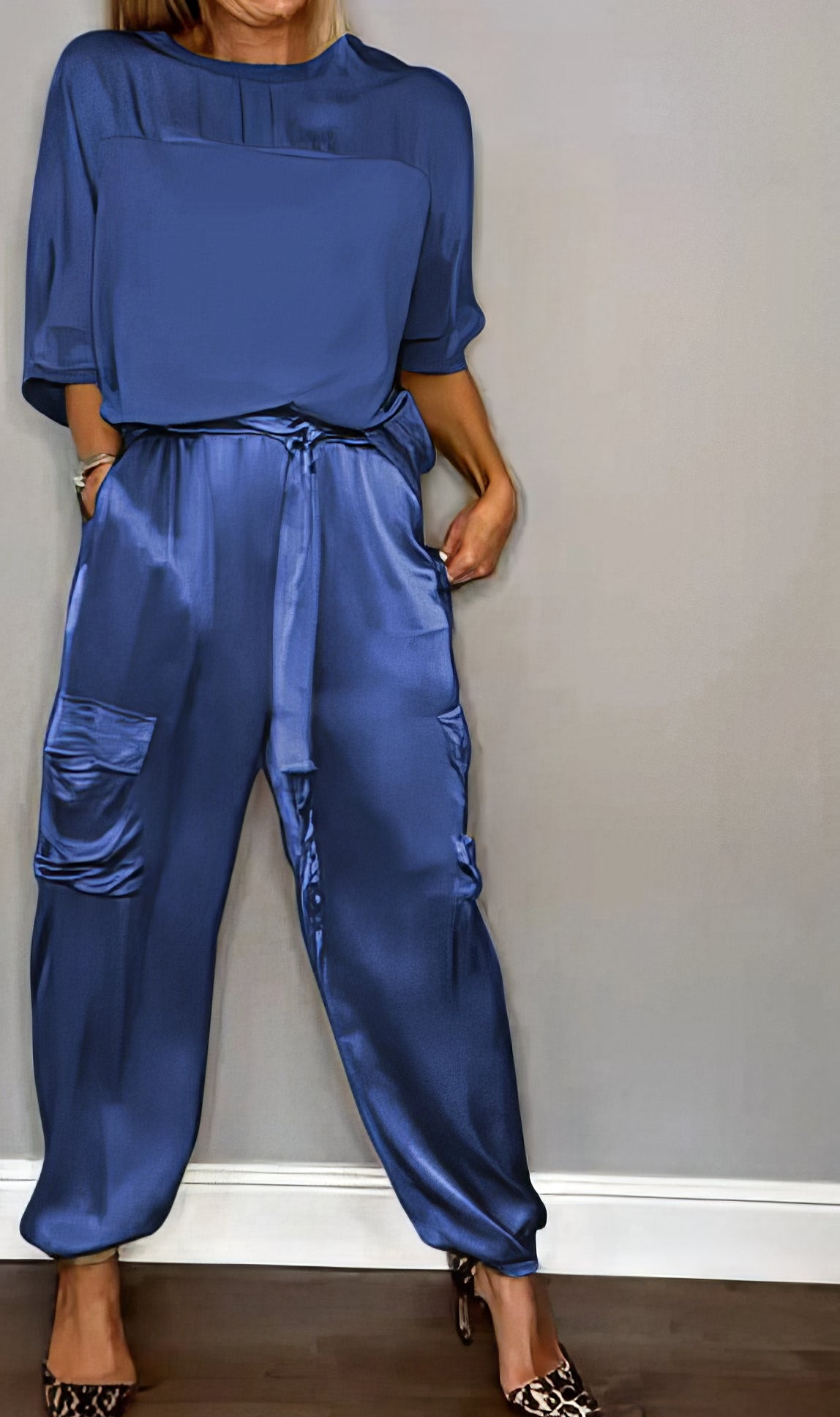 Conjunto de Satén Elegante de Dos Piezas con Blusa y Pantalón